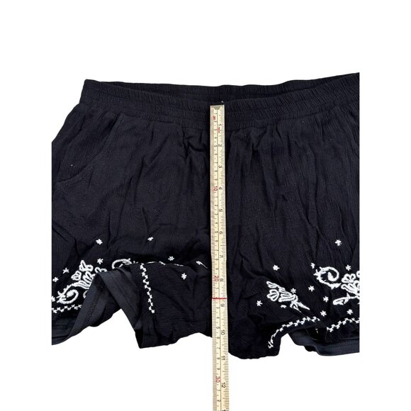 Black Womens Embroidered Shorts With Elastic Waist & Floral Design - Picture 5 of 6
